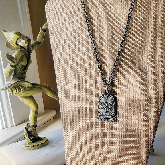 Twilight Cullen Pendant Necklace - Picture 3 of 5